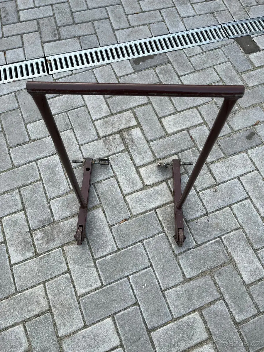Stojan na menší motorku