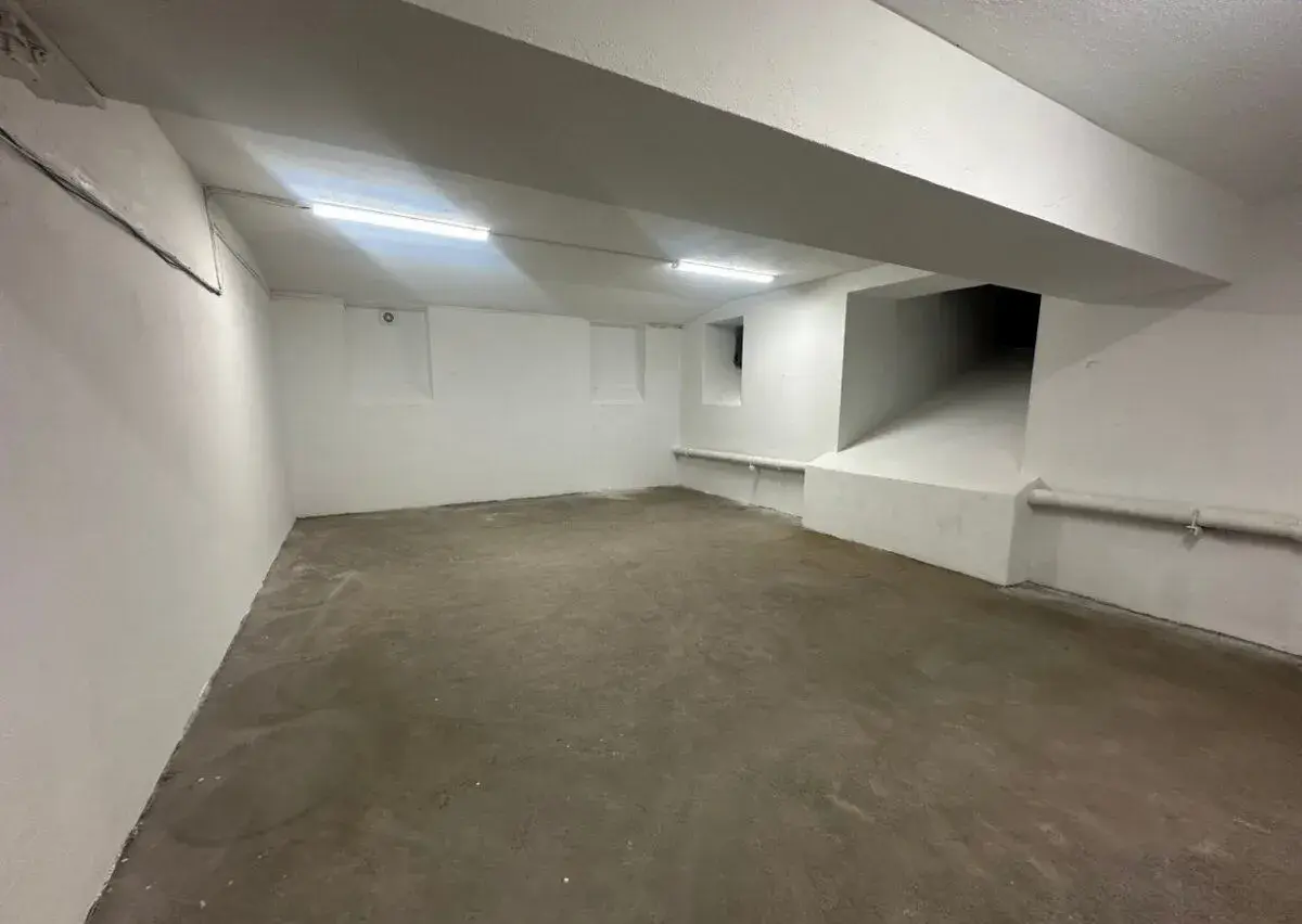 Pronájem skladových prostor 187 m², Olomouc-Holice – nákladn