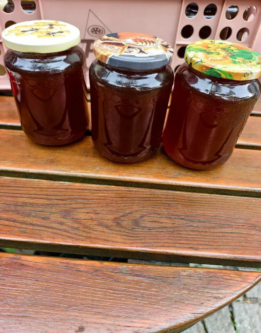 Med přímo ze dvora od včelare 185 Kč/kg + sklenice výměna