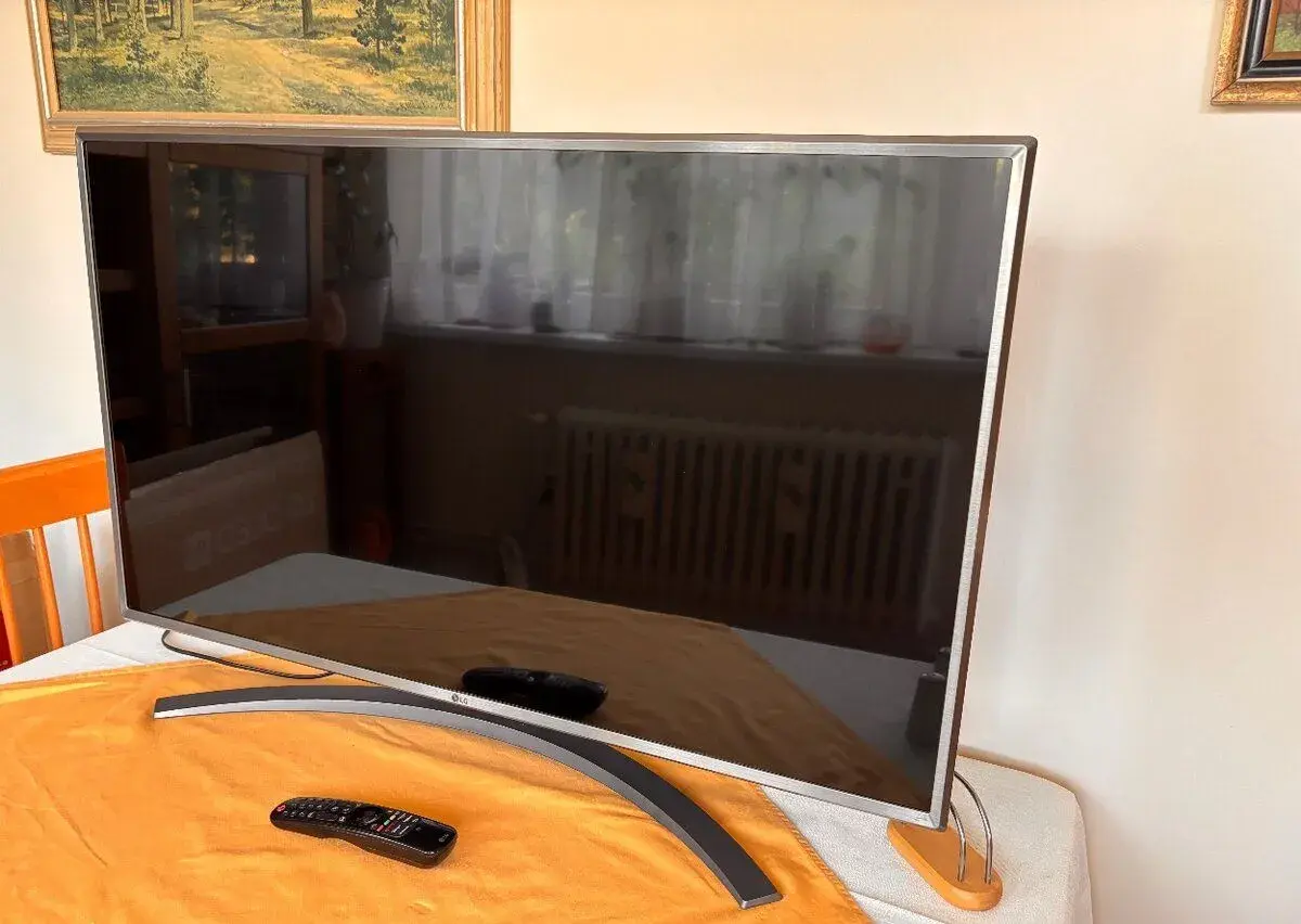 LG 43” 4K Smart TV 43UM7600PLB, Magic Remote