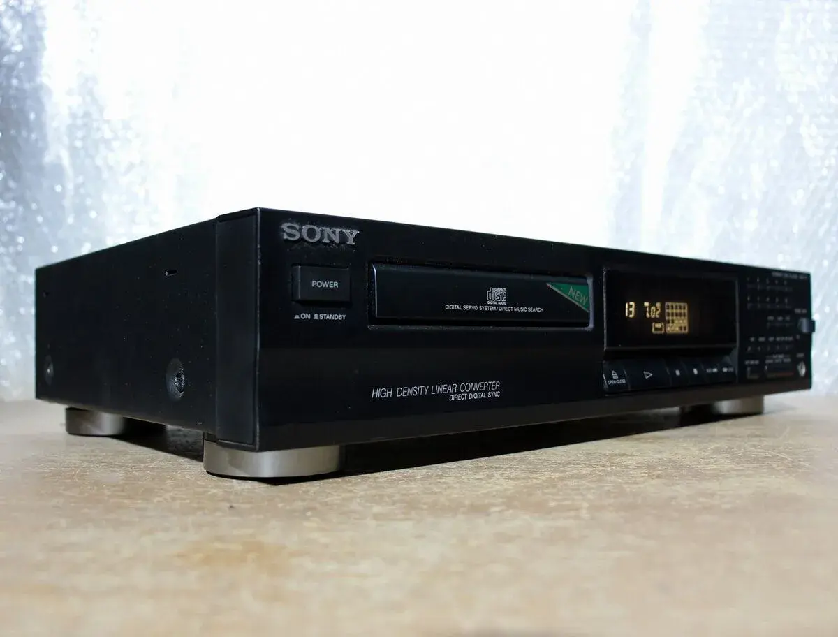 CD přehrávač Sony.