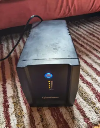 CyberPower UT2200E – záložní zdroj UPS 2200 VA / 1320 W
