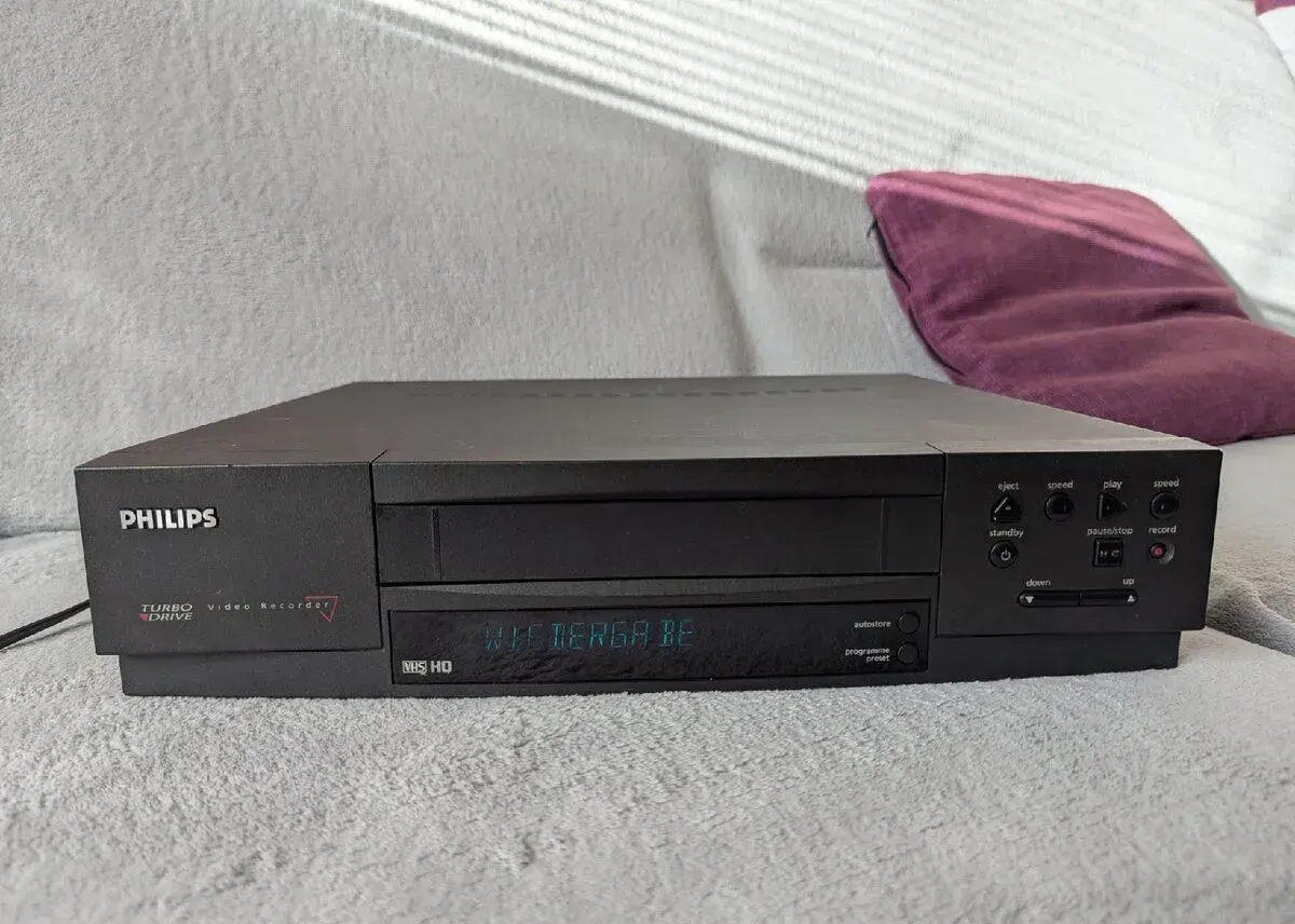 VHS přehrávač PHILIPS