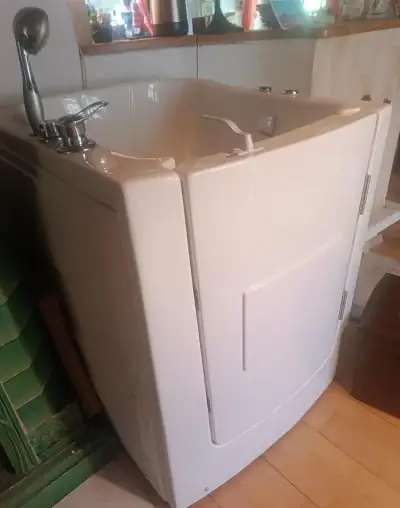 Sedací vana pro seniory a tělesně postižené