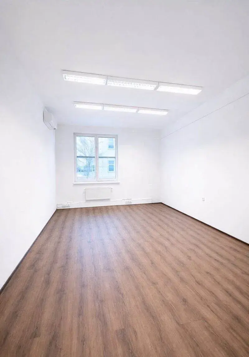 BEZ PROVIZE KANCELÁŘE K PRONÁJMU – PRAHA 2, od 20 m2
