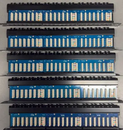 2x patch panel SOLARIX 24 portů, 19”, 1U