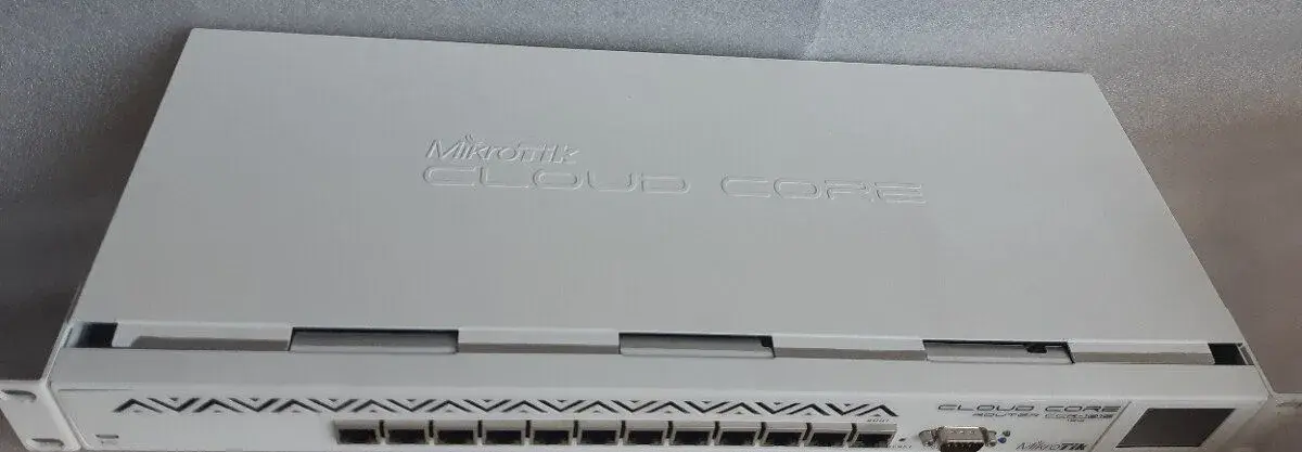 - Mikrotik CCR 1016-12G skoro NEPOUŽITÝ
