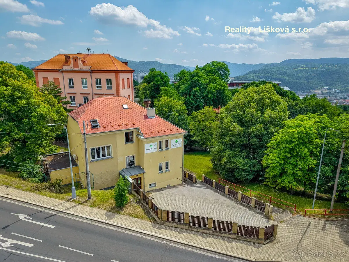 Reprezentativní vila jako sídlo společnosti, kanceláře nebo