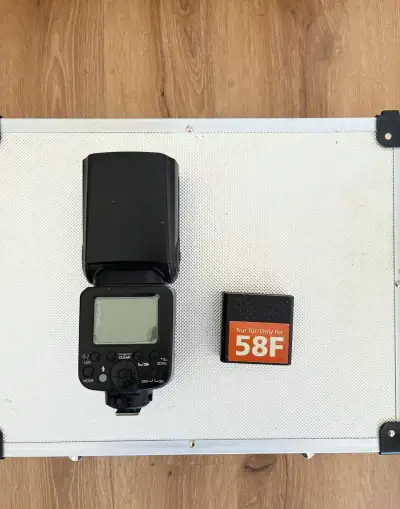 Systémový blesk Rollei Pro Flash Unit 58F s Li-Ion baterií