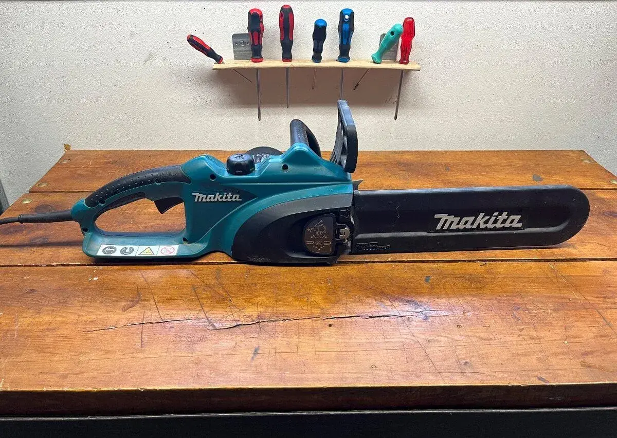 Elektrickou pilu Makita