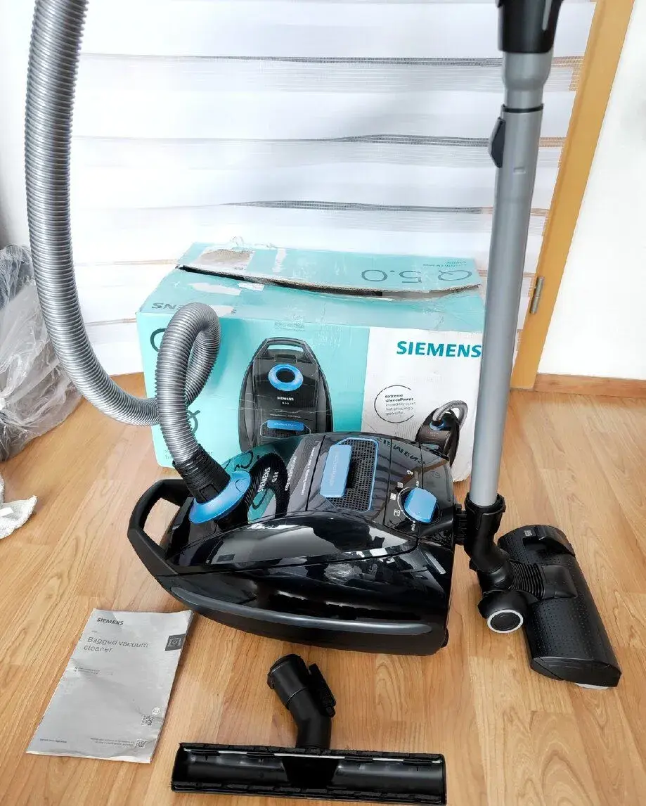 Podlahový vysavač Siemens VSQ5X1232