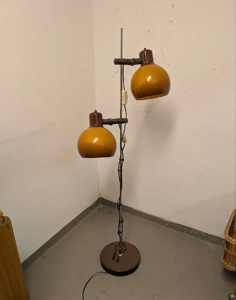 Retro podlahová lampa