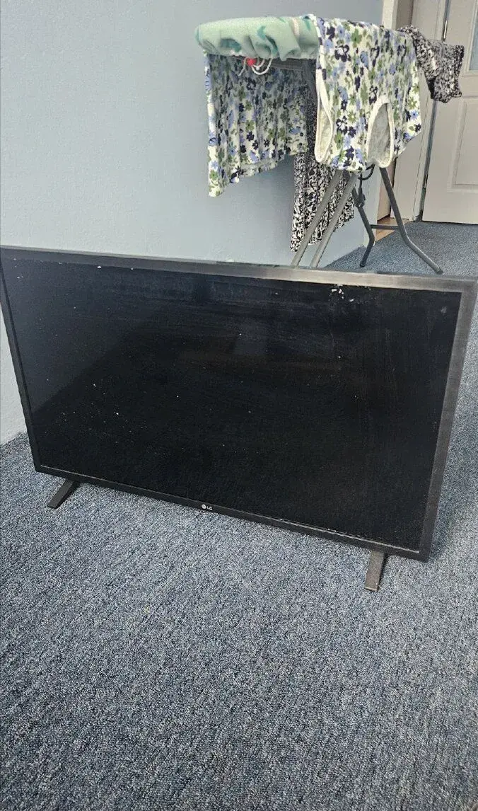 Televize LG 80 cm 32")