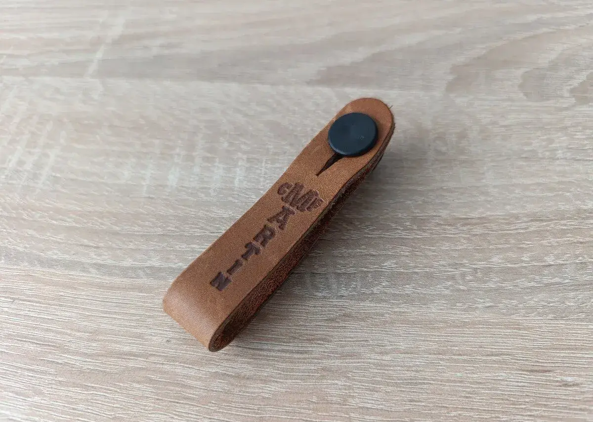 Poutko pro uchycení popruhu Martin Guitar Brown Headstock