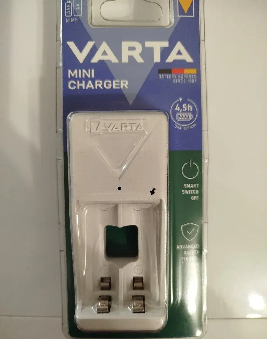 Nabíječka baterií Varta