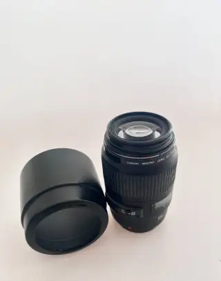 Canon EF 100mm f/2.8 Macro USM – 7 900 Kč