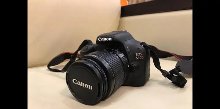 Canon EOS 550d + objektiv Canon EF-S 18-55mm
