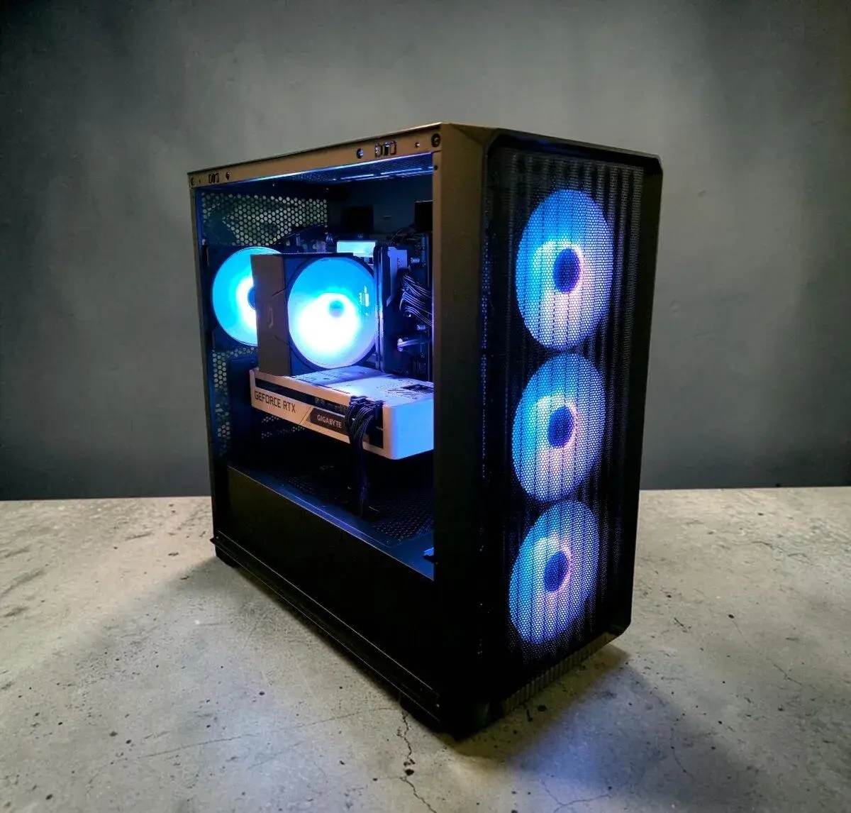 Herní PC s RTX 5070 ti