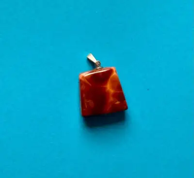 Přívěsek minerál karlovarský Vřídlovec, sleva.
