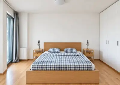 U Mlýnského kanálu, Praha 8 – Karlín
