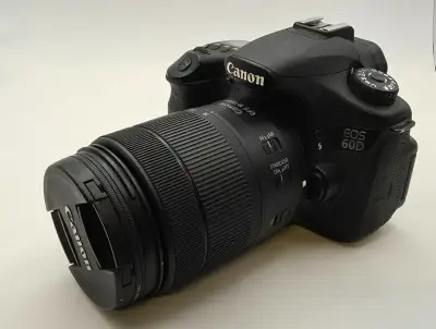 CANON EOS 60D + EF-S 18-135 IS KIT