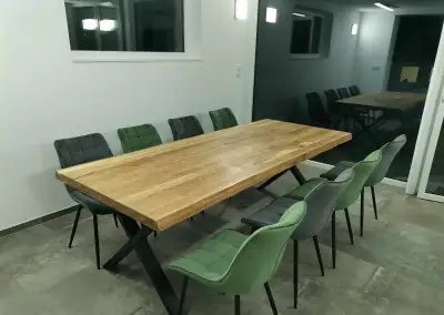 Dubový masivní stůl 220x100 cm kuchyňský