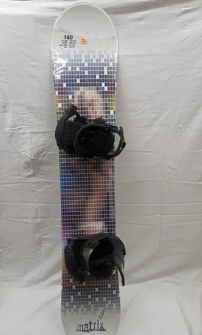 Nový snowboardový set Signa s novým vázáním Head