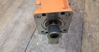 Motor ABB 3HAC17346-1 na robota