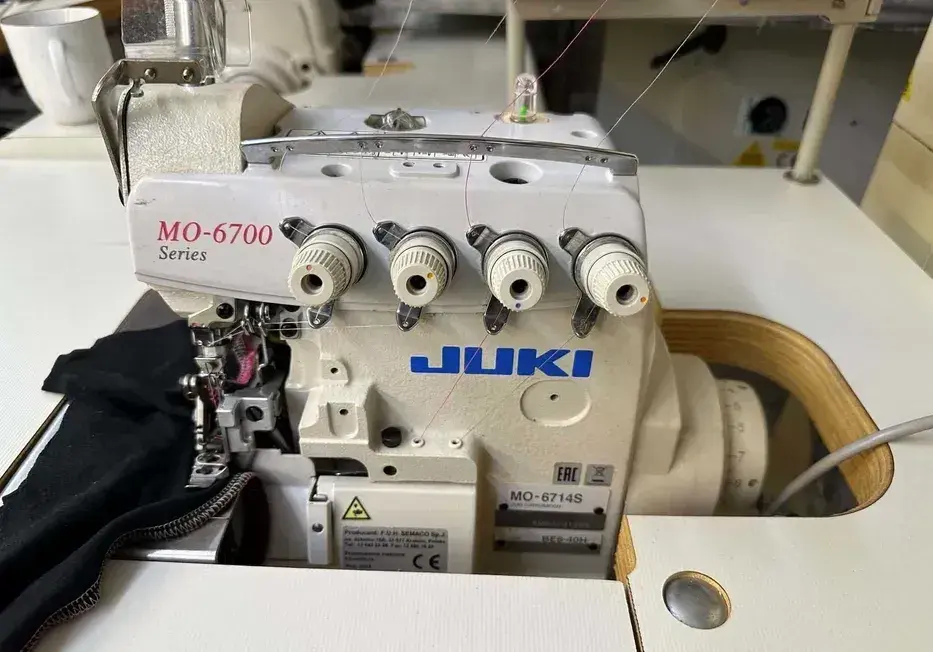 Průmyslový 4 nitny overlock JUKI MO-6714s