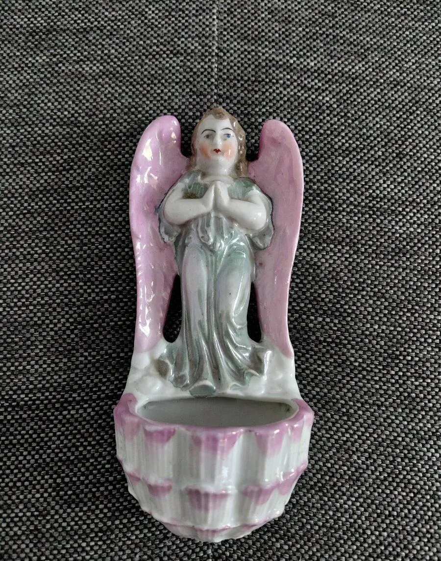 STAROŽITNÁ PORCELÁNOVÁ KROPENKA S ANDĚLEM ŽACLÉŘ