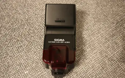 Blesk Sigma EF-430 EO pro Canon EOS.