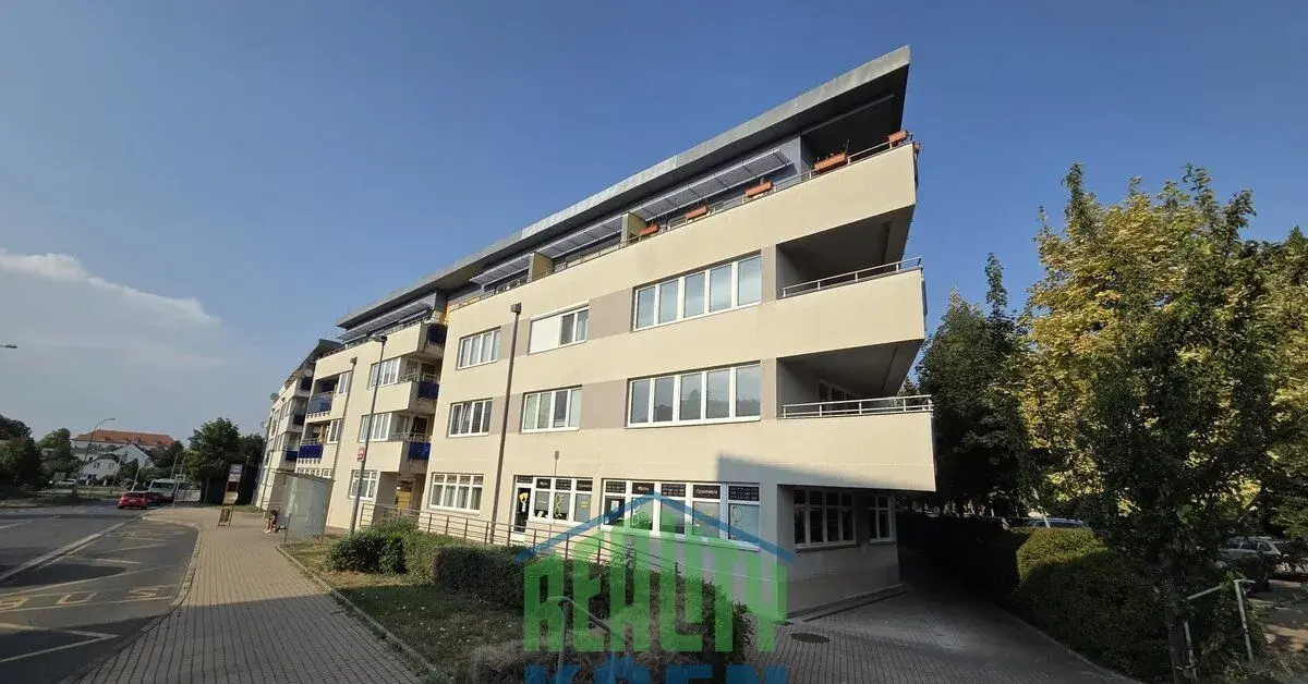 Pronájem bytu 2+kk 42 m² s garážovým stáním, Praha - Kbely