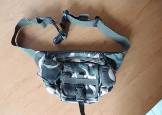 Maskáčová látková ledvinka