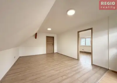 Pronájem komerčních prostor, 120 m2, ul. Frýdlantská, Místek