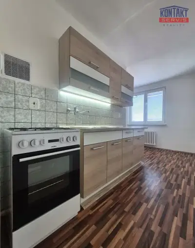 Pronájem bytu 2+1 55 m², ulice Jiřího z Poděbrad - České Bu