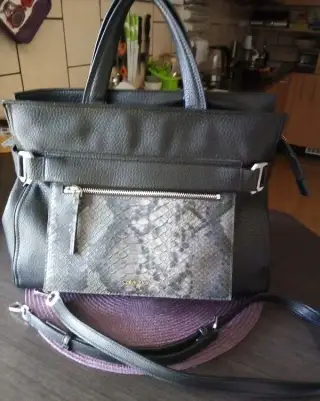 Černo šedá kožená kabelka Calvin Klein