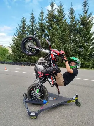 Pitbike wheelie machine
