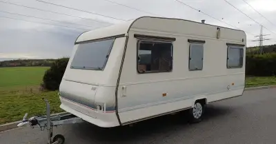 Karavan Adria Forma 470 / toaleta / předstan / 100km