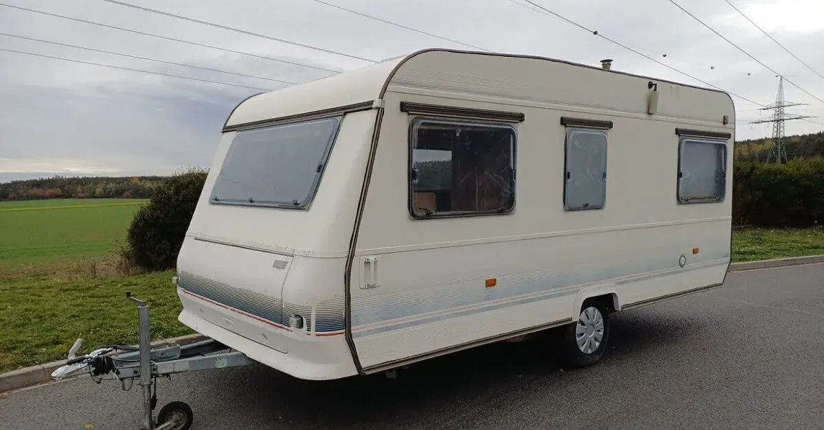 Karavan Adria Forma 470 / toaleta / předstan / 100km
