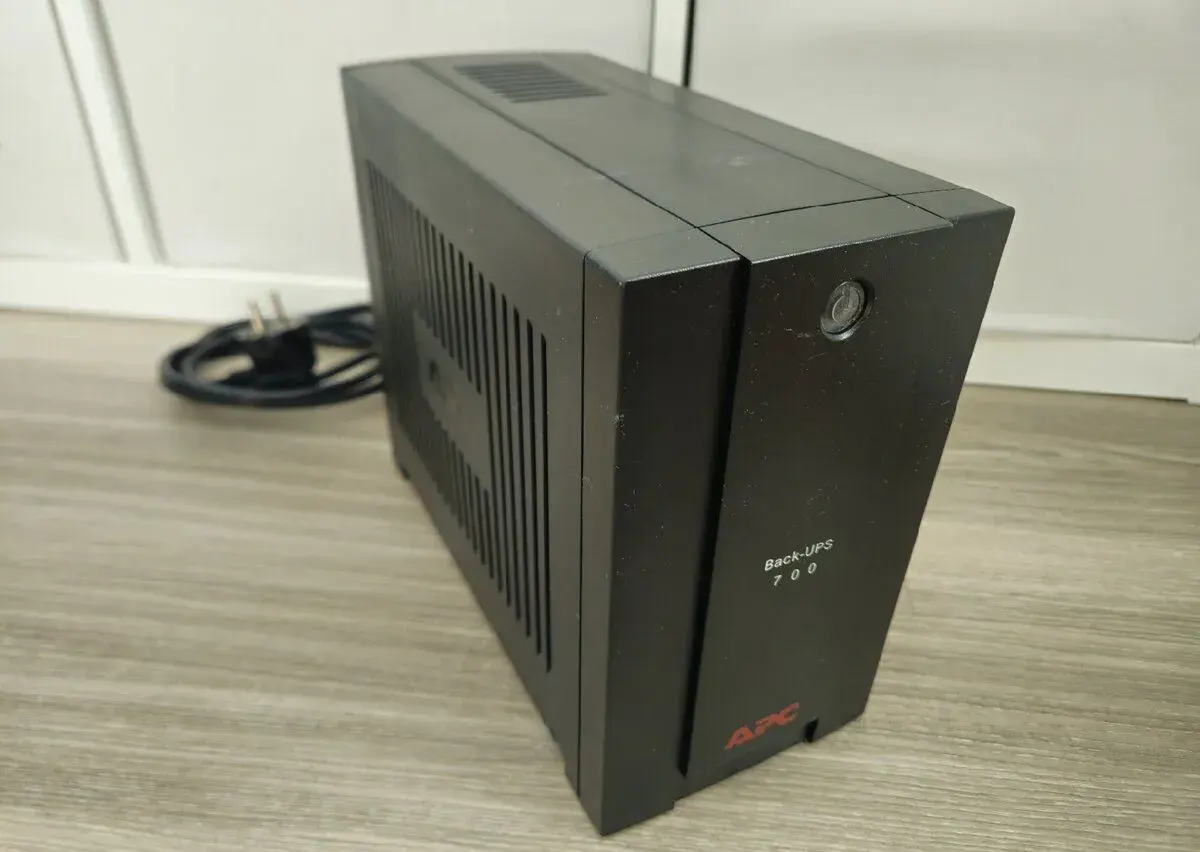APC Back-UPS BX700U-FR – záložní zdroj UPS 700VA / 390W