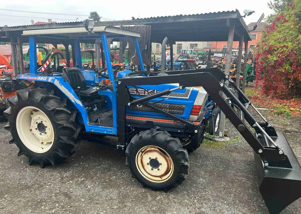Iseki TA 320 F , 4x4 Landleader s čelním nakladačem