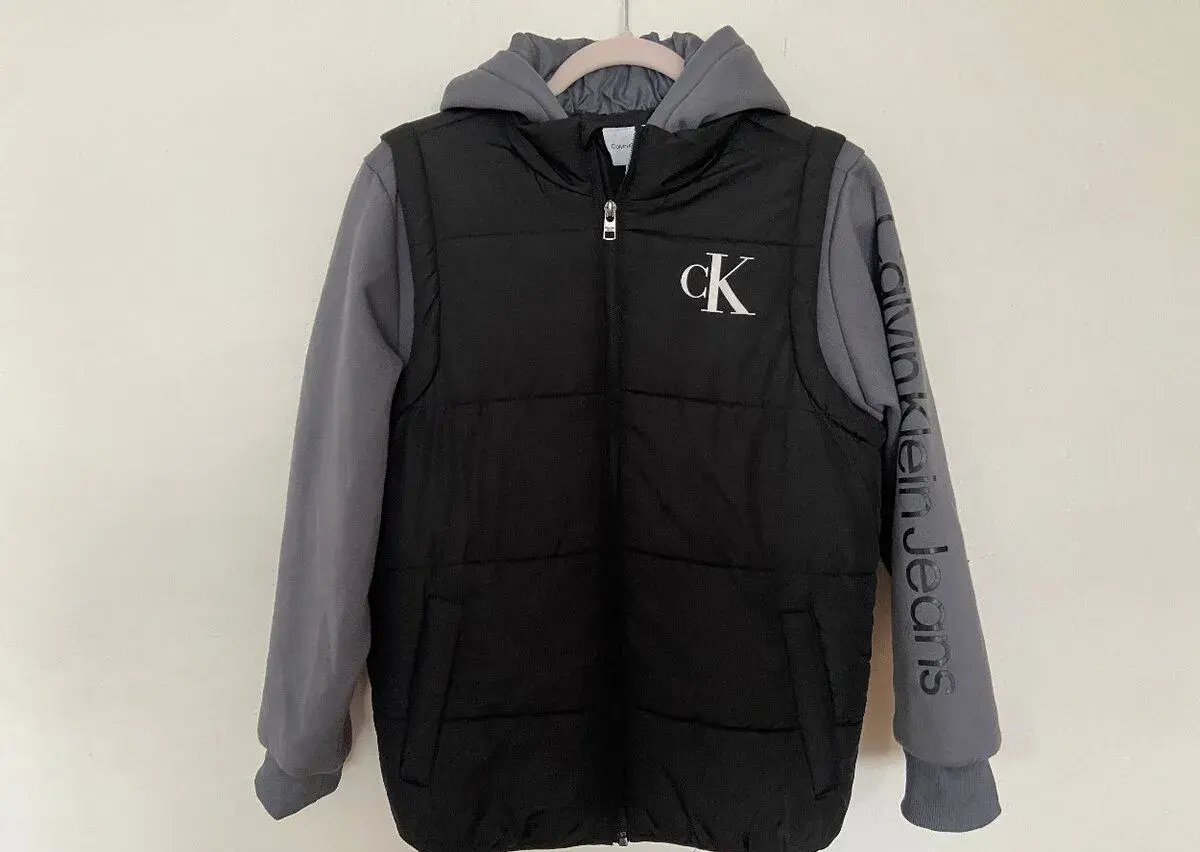 Zimní chlapecká bunda Calvin Klein Jeans, vel. XL.