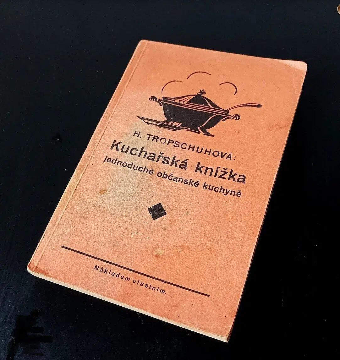 Kuchařská kniha z roku 1929, velmi zachovalá