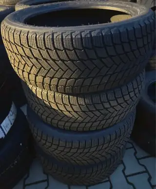 Zimní pneu Michelin 235/45 R20