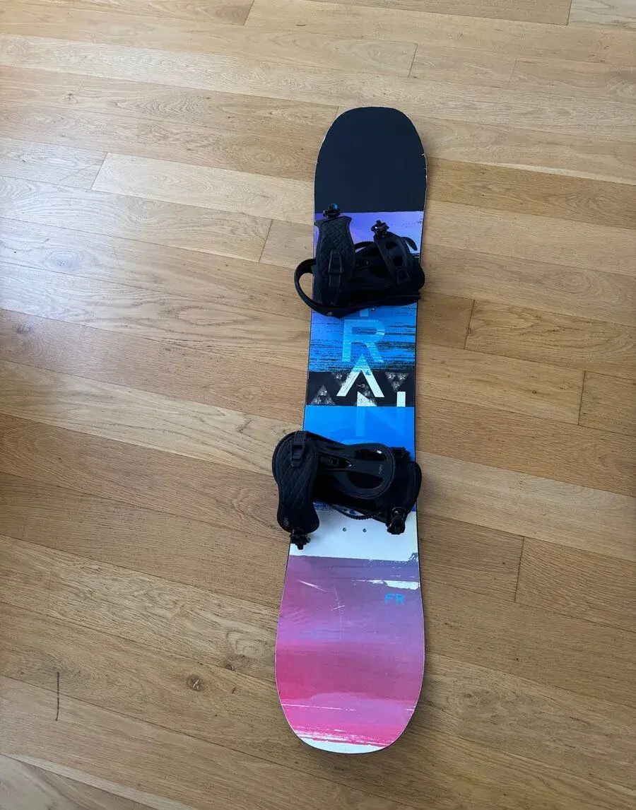 Snowboard s vázáním, vel. 143 cm
