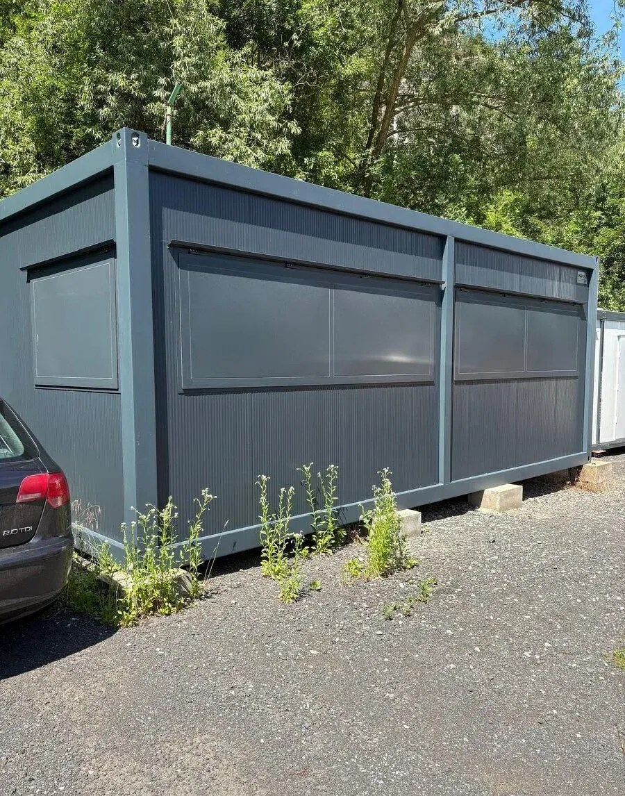 Prodejní stánek o rozměru 3 x 7 m - k odběru