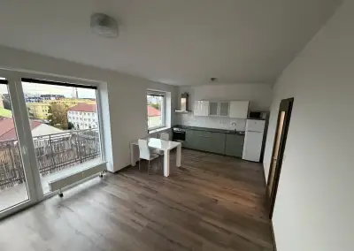 Pronajmu byt 2+kk s lodží a balkónem v Pardubicích