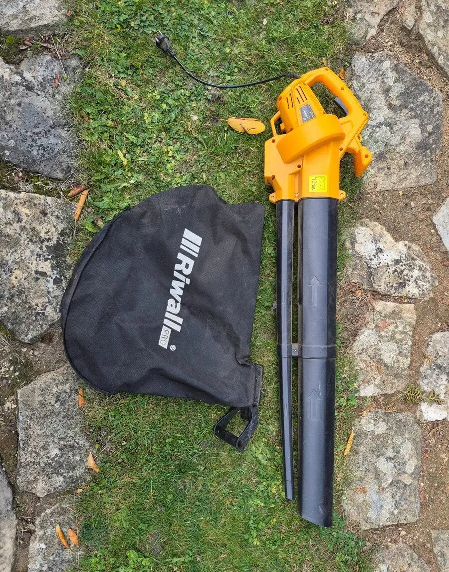 Elektrický foukač / vysavač listí Riwall PRO REBV 320