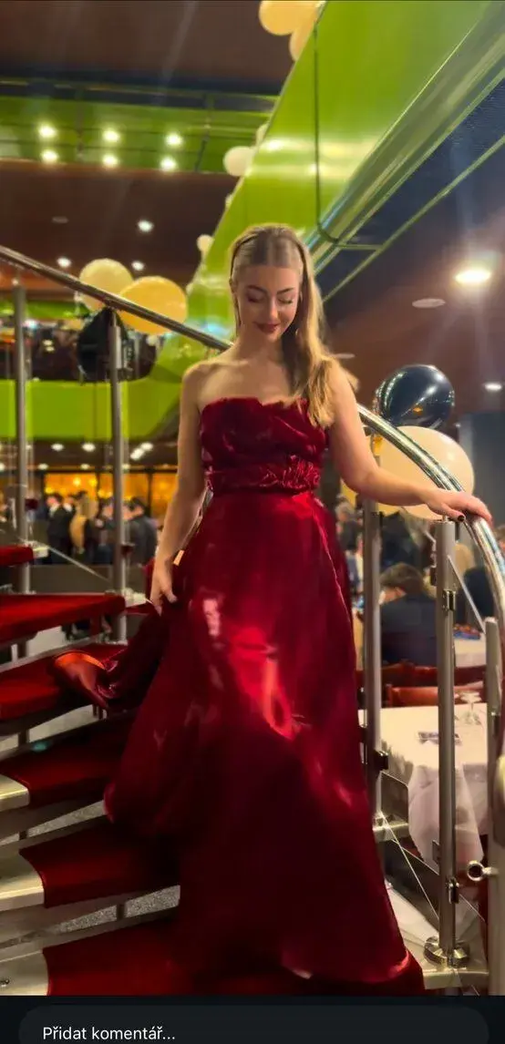 Maturitní ručně šité šaty