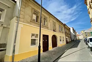 Činžovní dům s 6 byty Slaný centrum, nová okna a střecha